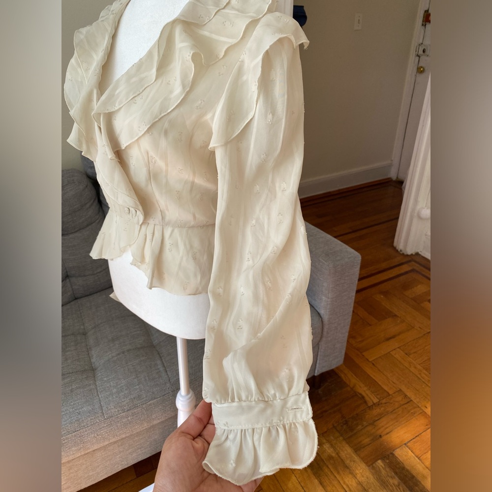 Robins Nest Ruffled Ivory Top Size S - Picture 5 of 8